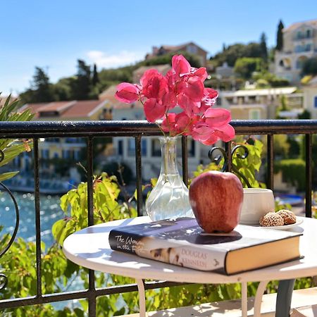 Villa Ireni Waterfont Фискардо Екстериор снимка