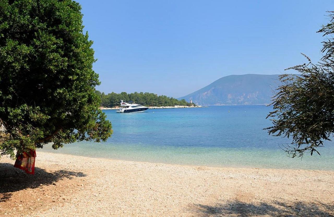 Villa Ireni Waterfont Фискардо Екстериор снимка