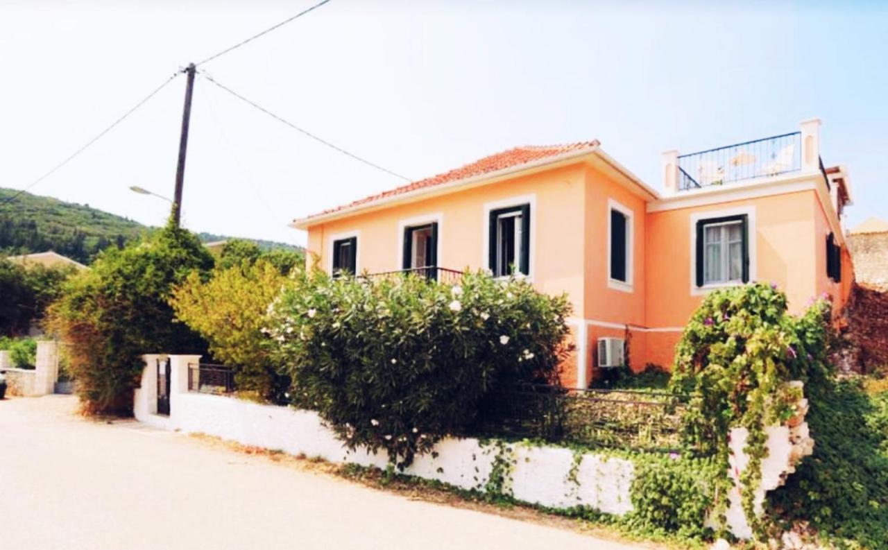 Villa Ireni Waterfont Фискардо Екстериор снимка