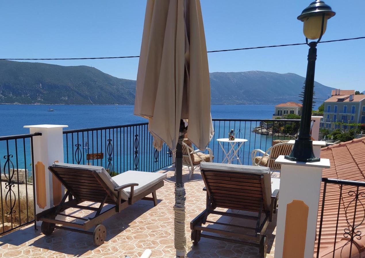 Villa Ireni Waterfont Фискардо Екстериор снимка