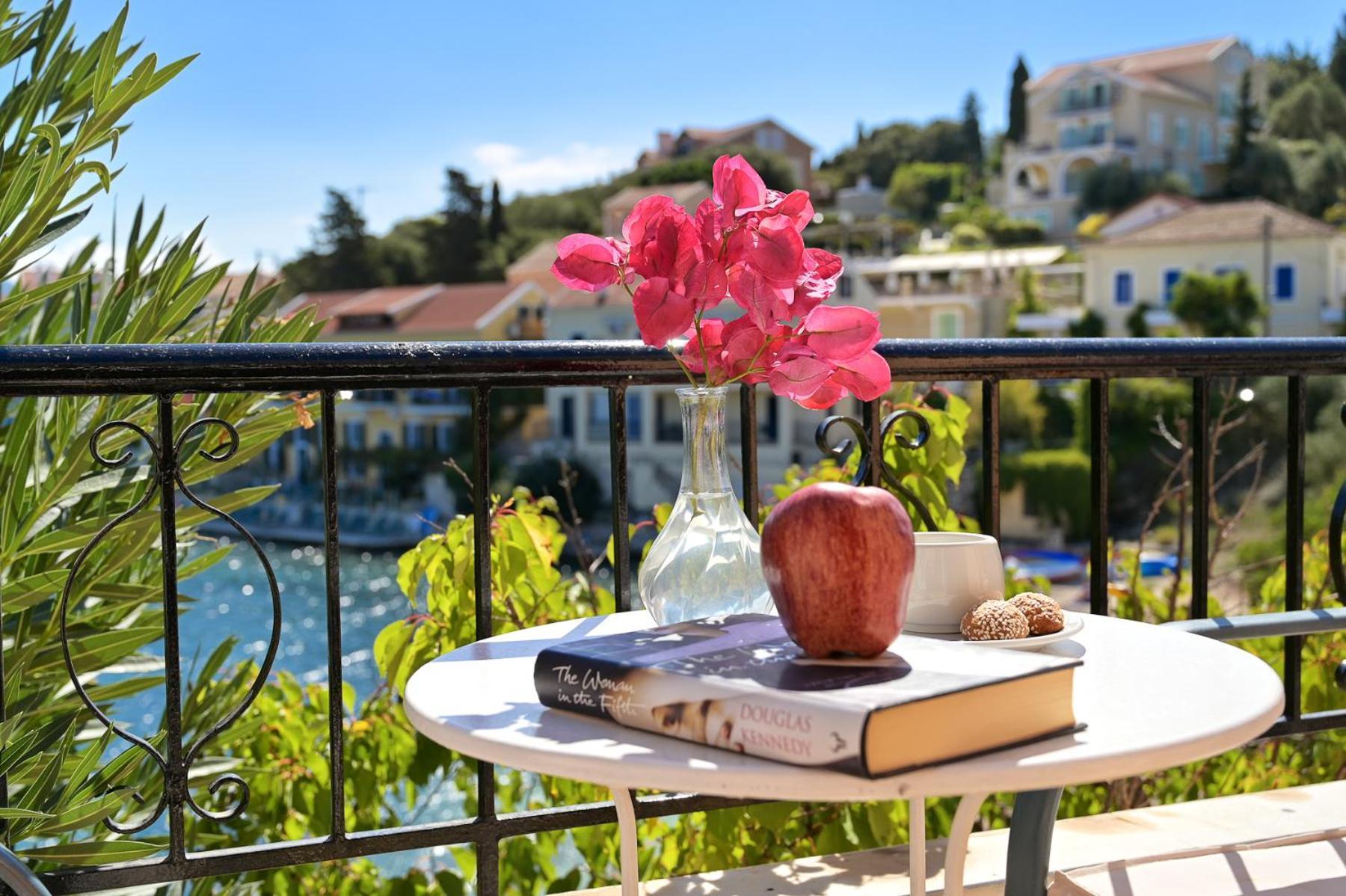 Villa Ireni Waterfont Фискардо Екстериор снимка