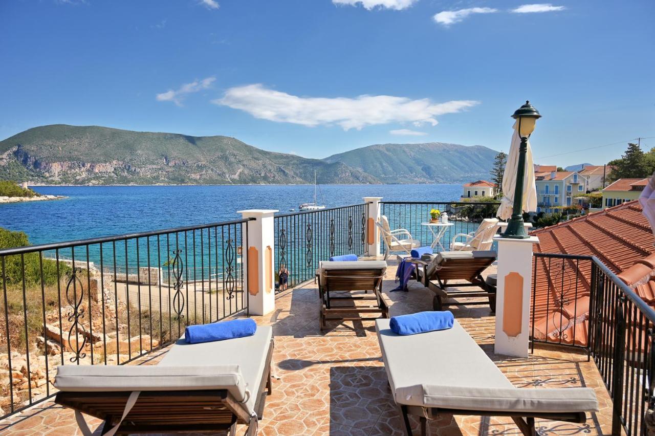 Villa Ireni Waterfont Фискардо Екстериор снимка